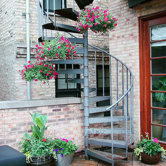 hanging-plants-stairway_edit.jpg (skyword:295905)