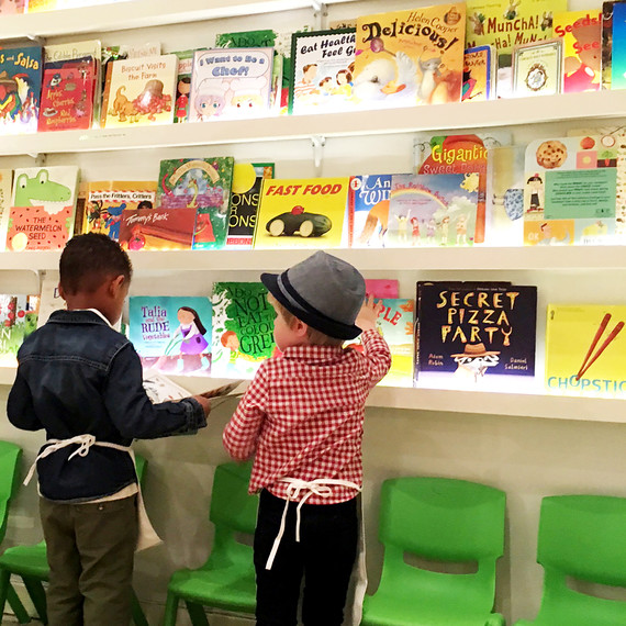kids-reading-books-0216.jpg (skyword:226692)
