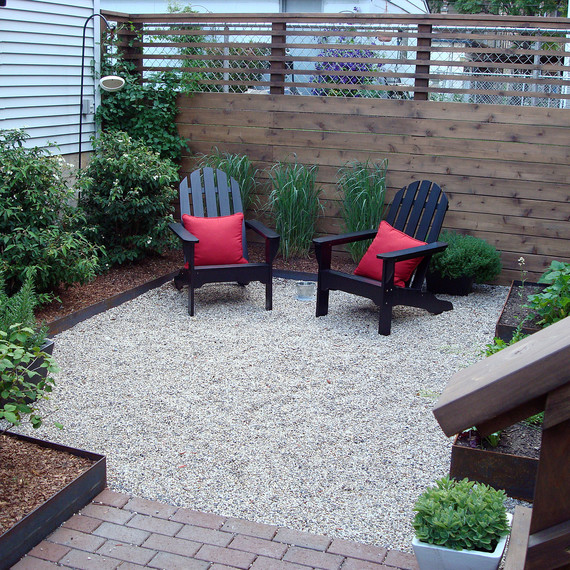 ComiskeyRoberts_BackYard_300dpi.jpg (skyword:246942)