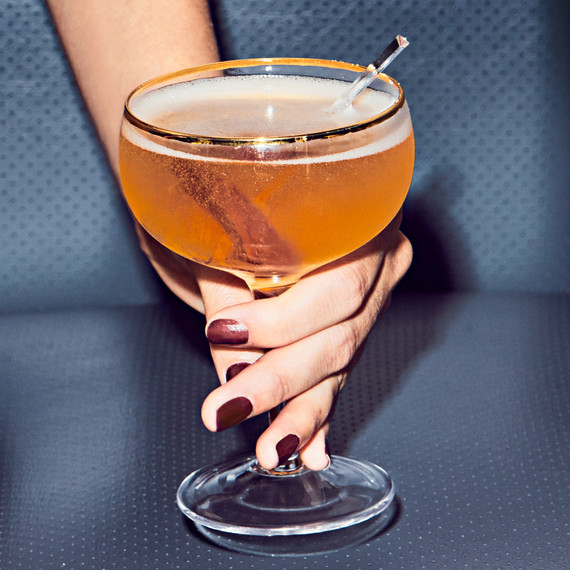 champagne-fizz_102801770.jpg