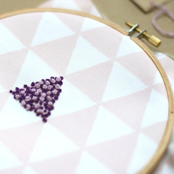 french-knot-detail-11-15.jpg (skyword:206246)