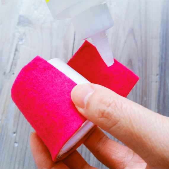 napkin-ring-glueing-0315.jpg