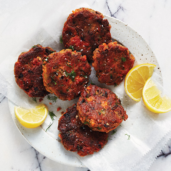 salmon-cakes-235-d112659.jpg