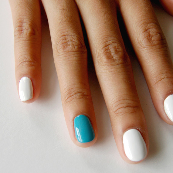 snowflake-nailart-1-0915.jpg (skyword:185433)