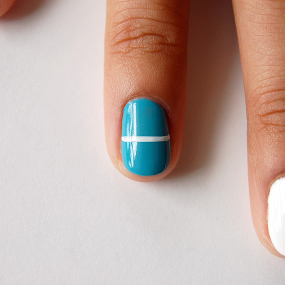 snowflake-nailart-2-0915.jpg (skyword:185436)