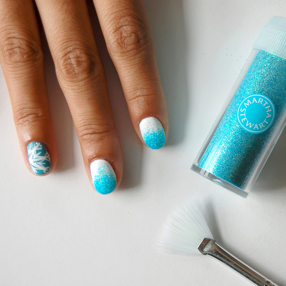 snowflake-nailart-9-0915.jpg (skyword:185447)
