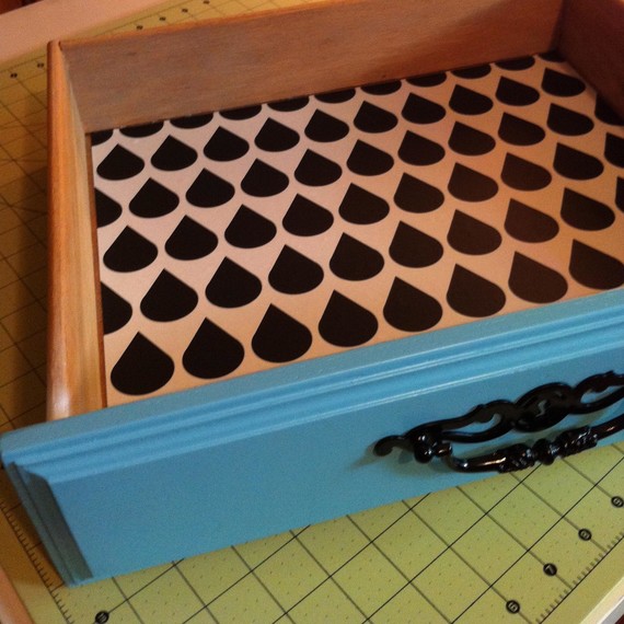 line inside of drawer with peel & stick paper