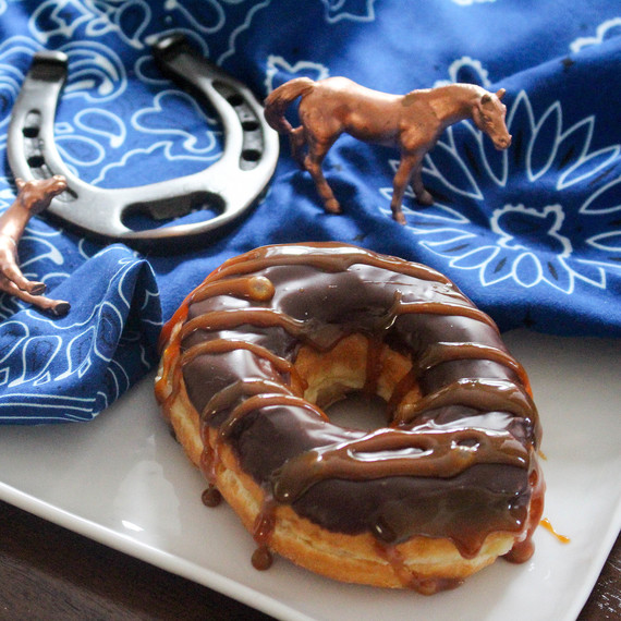 whiskey_caramel_doughnuts_2.jpg (skyword:242626)