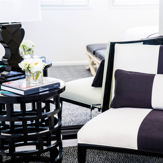 black-white-furniture-1016.jpg (skyword:354804)