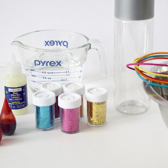 glitter-calming-jars1-0417.jpg (skyword:417697)