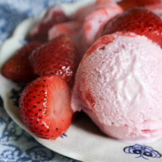 julia_child_dinner_dessert_0816.jpg (skyword:312457)