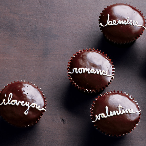 la104524_0209_val_cupcakes.jpg