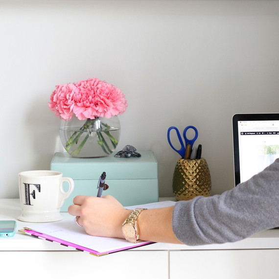 office-desk-calendar-casey.jpg (skyword:225849)