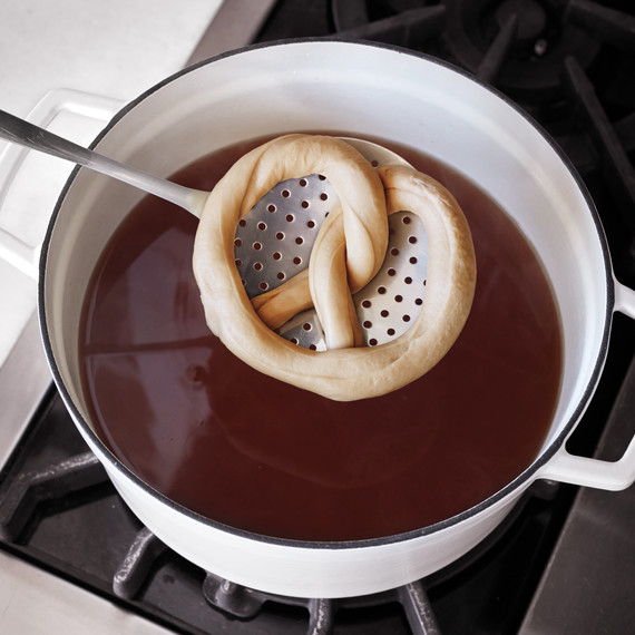 pretzel-how-to-143-d112616.jpg