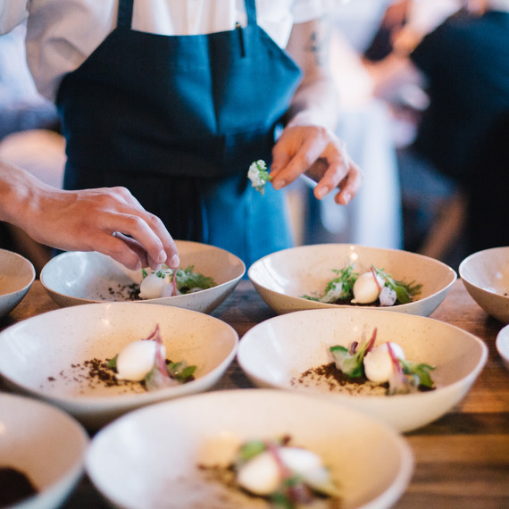 chefstepsdinnerpartyplating.jpg (skyword:358109)