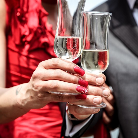 dinner-party-pixabay-082016.jpg (skyword:318629)