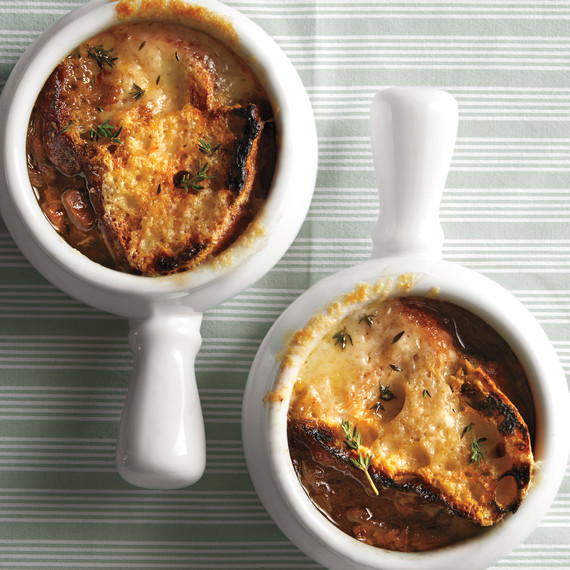 fr-onion-mshr-soup-md110878.jpg