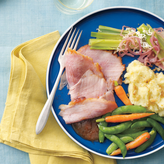 glazed-ham-plated-med108164.jpg