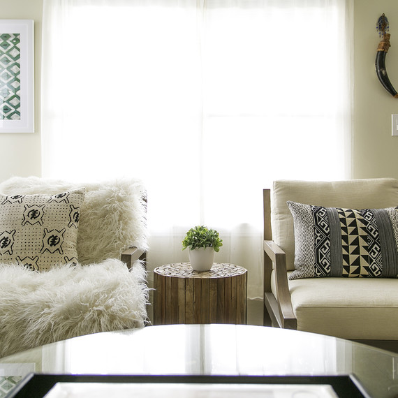 matching-modern-chairs-0116.jpg (skyword:220750)