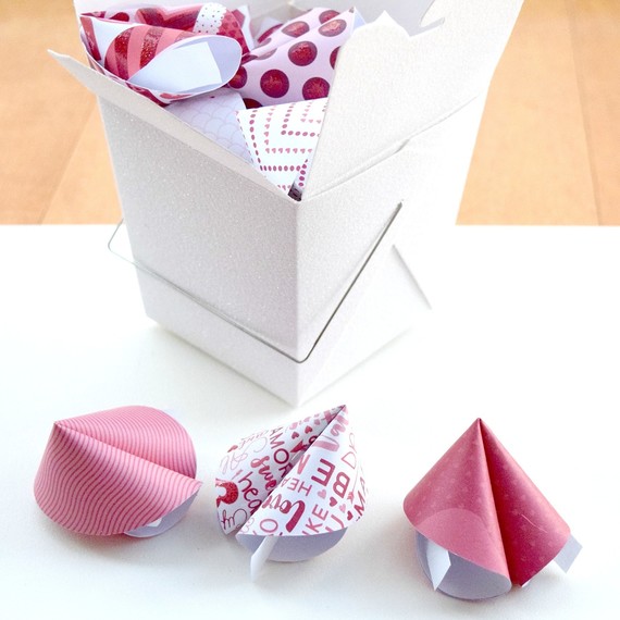 paper-fortune-cookies8-0116.jpg (skyword:223531)