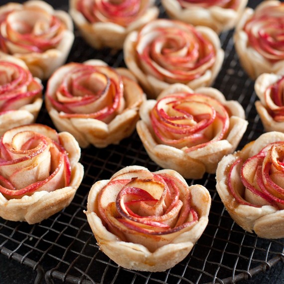 Transfer mini pies to a cooling rack