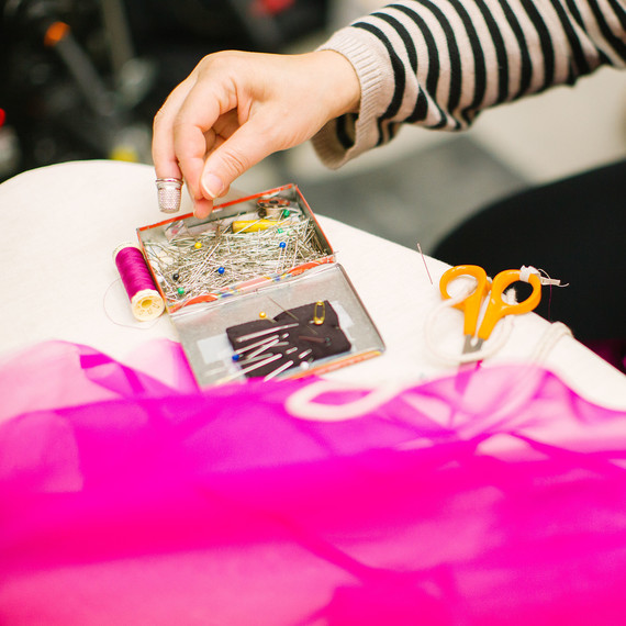 woman-sewing-materials-0416.jpg (skyword:251217)