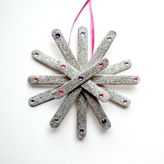 popsicle-stick-ornament-0915.jpg (skyword:189257)