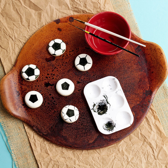 soccer--soccer-cupcakes-1015.jpg (skyword:196154)
