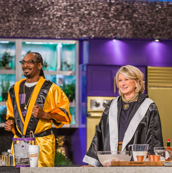 Martha and Snoop on the "Martha & Snoop's Potluck Dinner Party" set Martha and Snoop on the "Martha & Snoop's Potluck Dinner Party" set