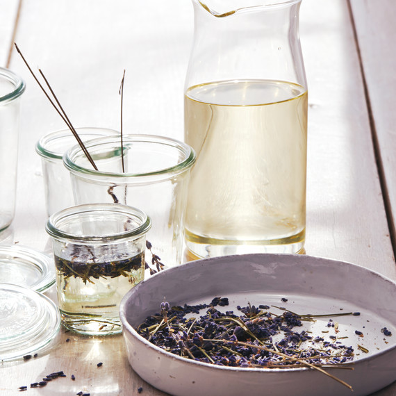 lavender-oil-026-d111166-0614.jpg