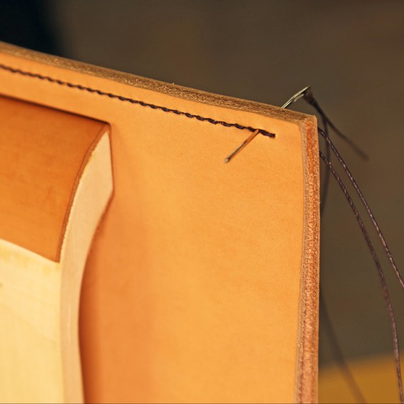 An Expert S Guide On How To Sew Leather By Hand Martha Stewart Leather Sewing Finishing 0715