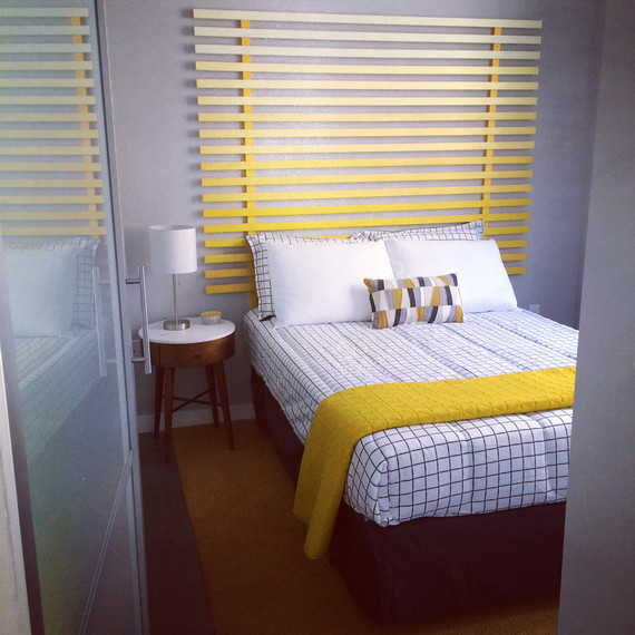 yellow-ombre-headboard-1-0915.jpg (skyword:189488)