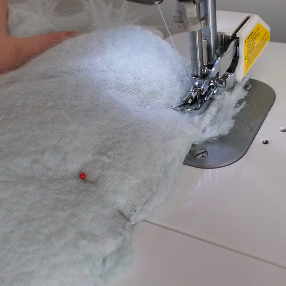 14-scarfproject-sewing1-112016.jpg (skyword:360163)