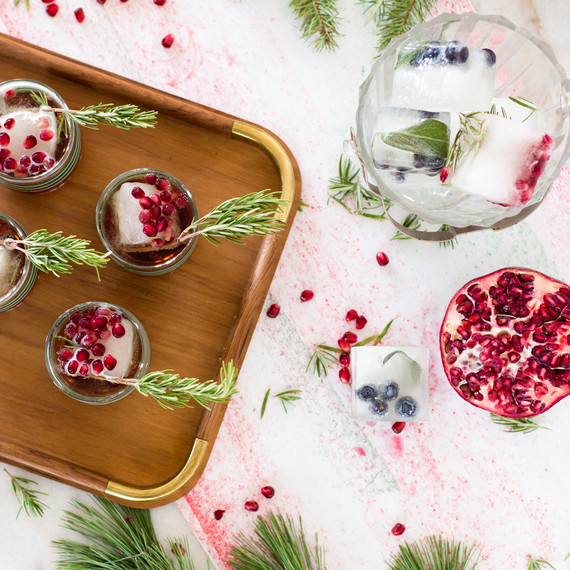 cocktail_pomegranite_christmas_1216.jpg (skyword:213243)