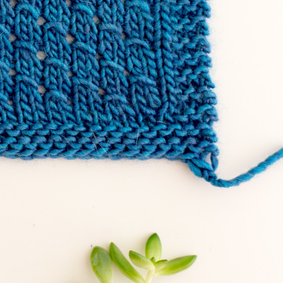 diagonal-scallop-stitch-0815-2.jpg (skyword:188209)