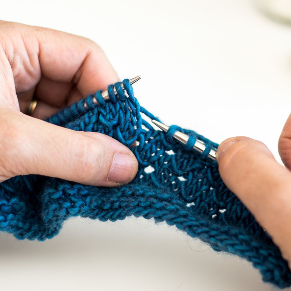 diagonal-scallop-stitch-0815-4.jpg (skyword:188211)