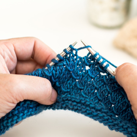 diagonal-scallop-stitch-0815-5.jpg (skyword:188212)