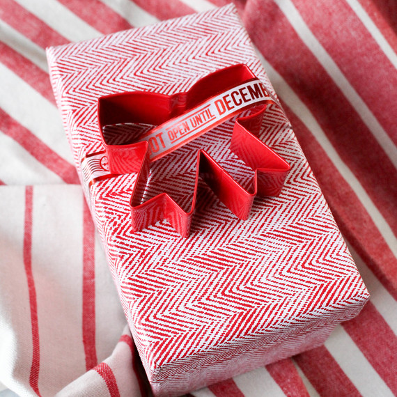 giftwrapping-cookiecutter-1216.jpg (skyword:364500)