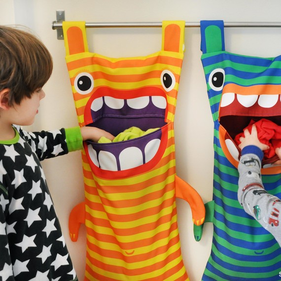 kids-filling-monster-bags-0515
