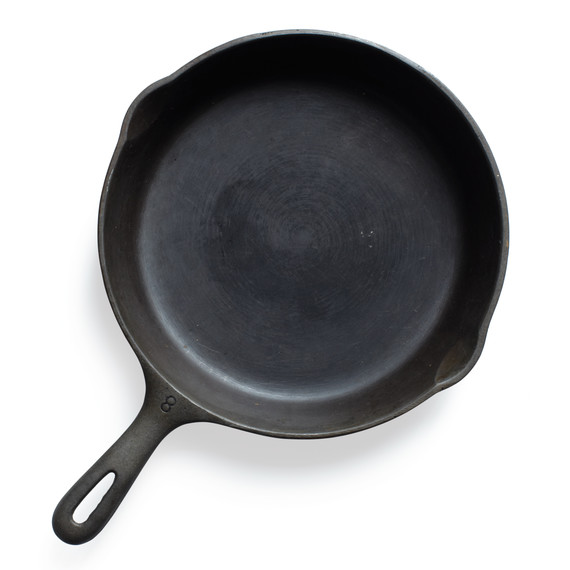 cast-iron-skillet-006-mld109140.jpg