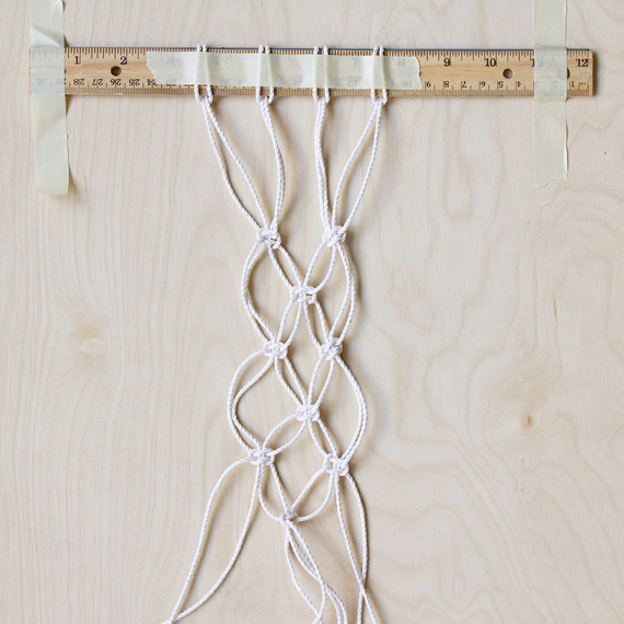 david_stark_design_macrame_vase_tie6.jpg (skyword:363929)