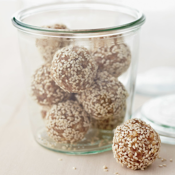 dried-fruit-nut-bites-mbd108052.jpg
