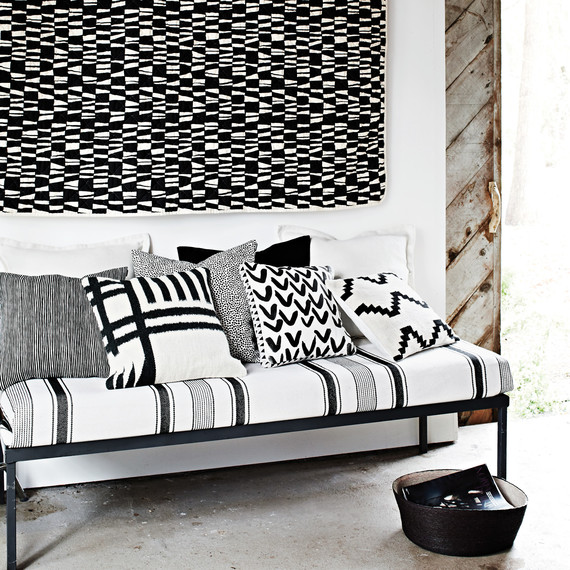 black-white-day-bed-9523-d113008.jpg