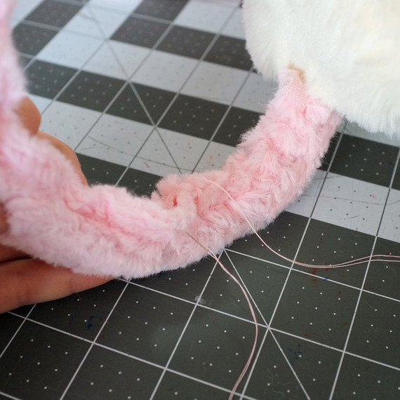 embellishedearmuffs-step6-102016.jpg (skyword:346792)