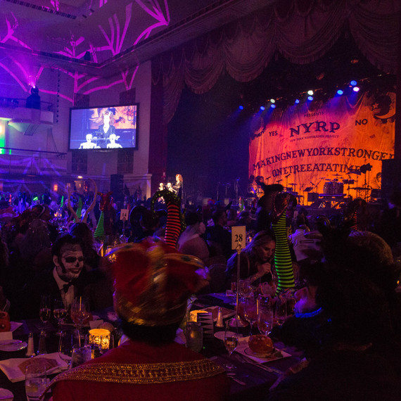 bette-midler-hulaween-gala-2016-6.jpg