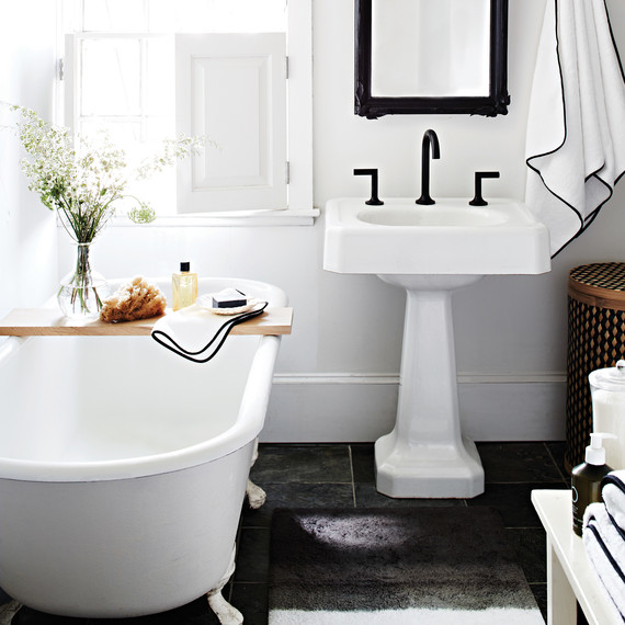 black-white-bathroom-9277-d113008.jpg