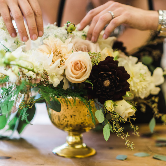 arranging-flower-centerpiece arranging-flower-centerpiece
