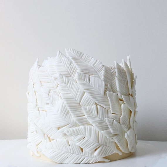 cake-white-feathers-food-art cake-white-feathers-food-art