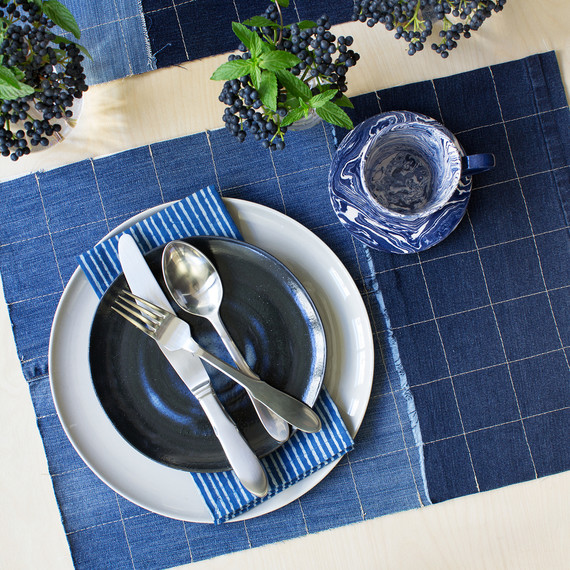 david_stark_design_denim_placemat_4.jpg (skyword:359902)