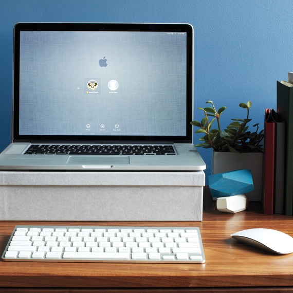 desk-detail-keyboard-207-md110720.jpg